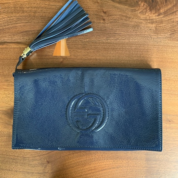 Gucci Handbags - Gucci Soho Clutch